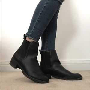Vera Wang Chelsea Boots